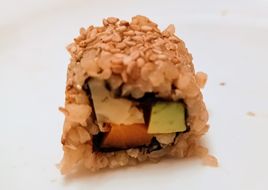 Sushi con arroz Shamaní