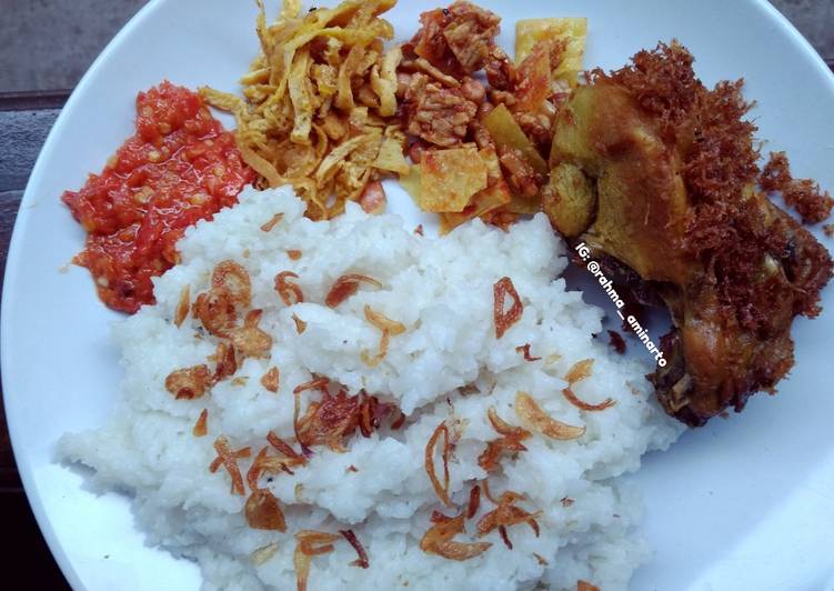 Sambel pelengkap nasi uduk