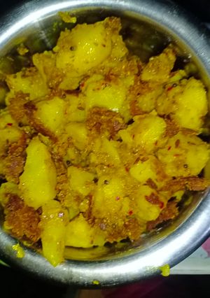 आलू की सूखी सब्जी(Aloo ki sukhi sabzi recipe in hindi) रेसिपी मुख्य फोटो