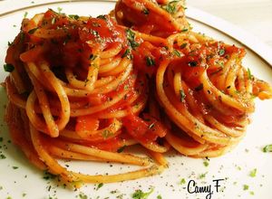 O poză a rețetei Spaghete cu sos tomat.
