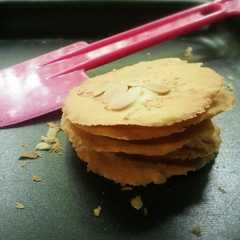 A picture of Almond Crispy.