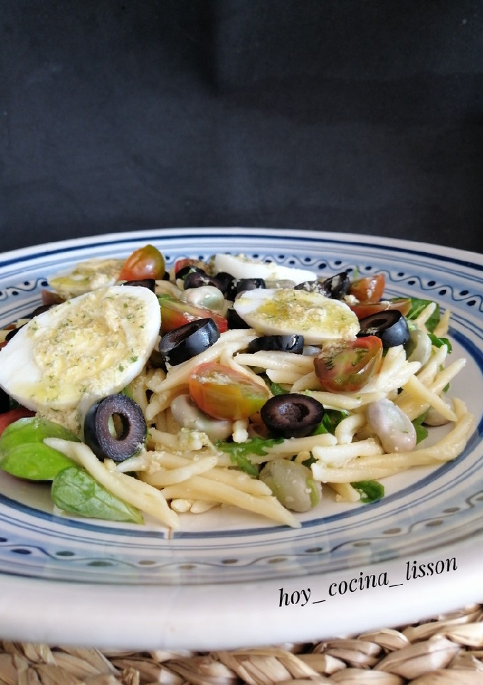 Una foto de Ensalada de trofie con habas y vinagreta de anacardos