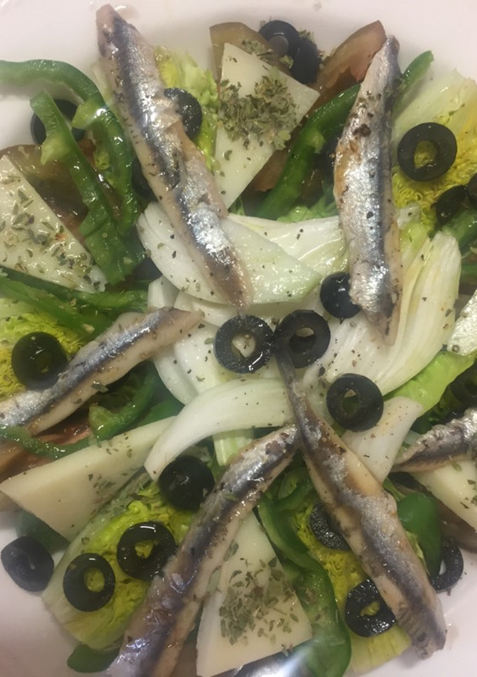 Una foto de Ensalada mediterránea