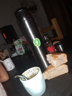 Una foto de Esponjosa torta matera de banana🍌 y miel🍯