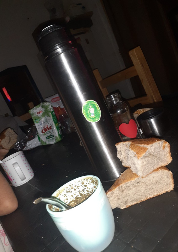 Una foto de Esponjosa torta matera de banana🍌 y miel🍯