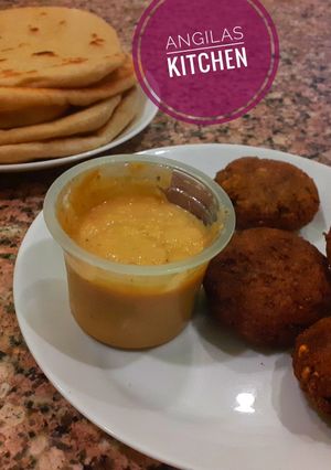 A picture of Falafels.