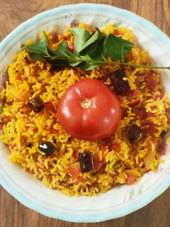 திடீர் தக்காளி சாதம் (Instant Tomato rice recipe in tamil) செய்முறை முக்கிய புகைப்படம்