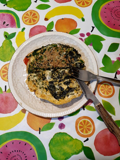 Una foto de Tortilla de kale con alga nori y semillas de lino dorado