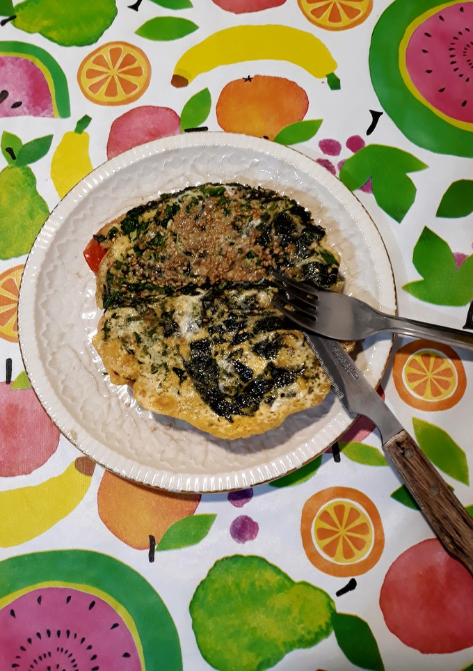 Una foto de Tortilla de kale con alga nori y semillas de lino dorado