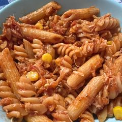 A picture of Chicken Red Pesto Pasta.