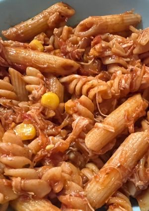 A picture of Chicken Red Pesto Pasta.