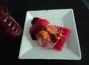 Una foto de Emparedado de Sandía con zanahoria, jamón y chamoy para tiempos de calor