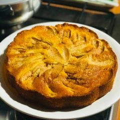 A picture of AMIEs Friend Apple Cake.