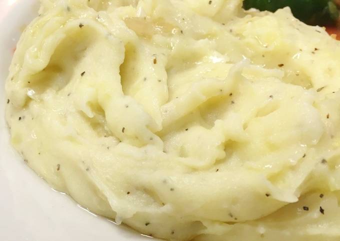 Recipe of Favorite Yukon Gold Roasted Garlic Mashed Potatoes