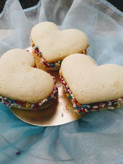 Una foto de Alfajores de maicena, receta auténtica de Doña Petrona