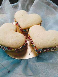 Una foto de Alfajores de maicena, receta auténtica de Doña Petrona