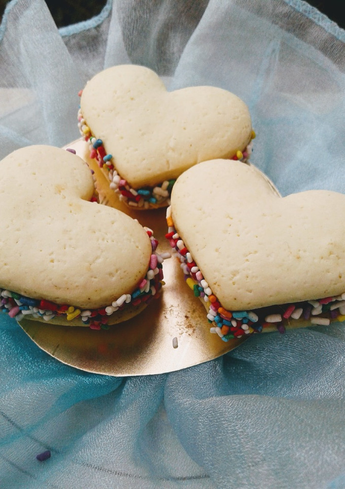 Una foto de Alfajores de maicena, receta auténtica de Doña Petrona