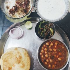 A picture of Chole Poori.