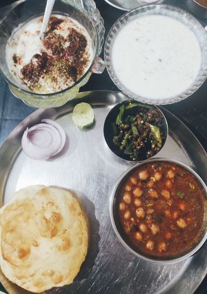 A picture of Chole Poori.
