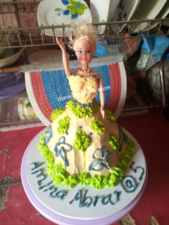 A picture of Butter cream doll cake.