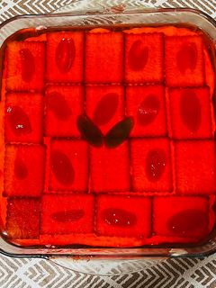 صورة لوصفة تحليه من طبقات البسكوت مع الجلي