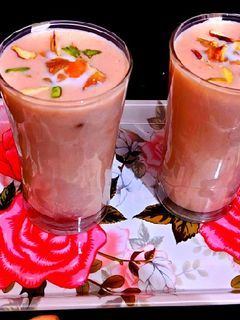 पिस्ता चीकू शेक (Pista chiku shake recipe in hindi) रेसिपी मुख्य फोटो