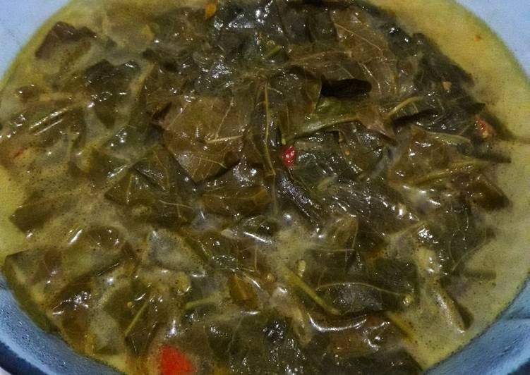 Sayur daun singkong