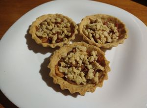 Una foto de Tartitas de manzana canela 🍎