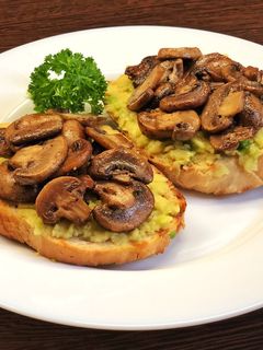 Avokádós gombás szendvics recept fotója