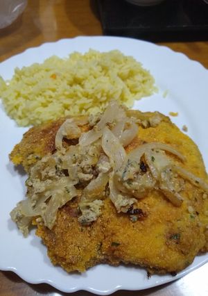 Una foto de Chuletas de cerdo rehogadas con harina y polenta. 💣