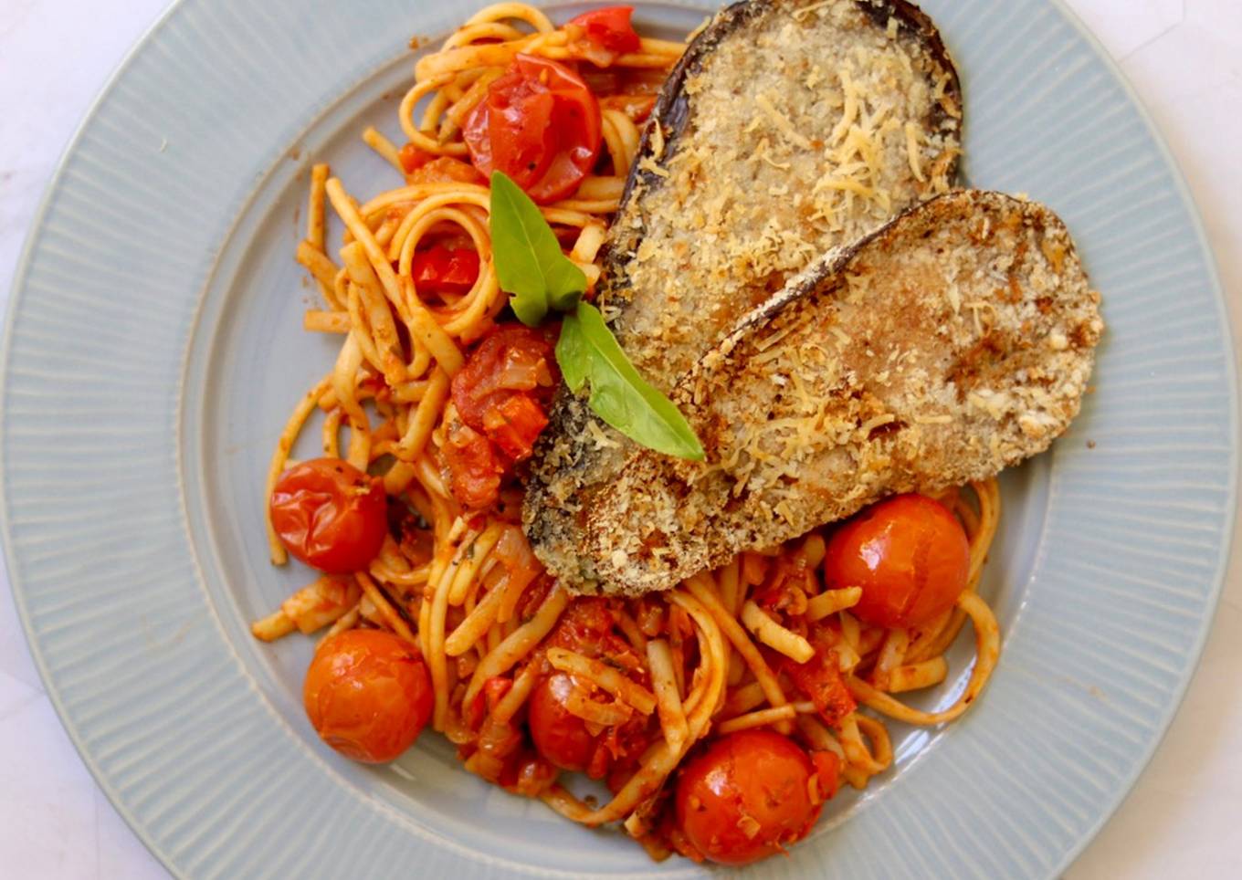 Quick sweet tomato pasta with Parmesan aubergine ðŸ