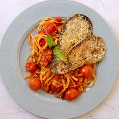 A picture of Quick sweet tomato pasta with Parmesan aubergine 🍝.