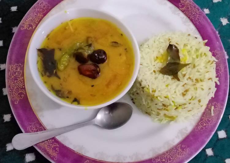 Recipe of Award-winning TIMATAR DAAL AALO WITH BUTTER ZEERA RICE😋