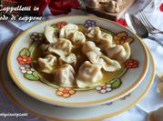 Una foto di tortellini cipolla