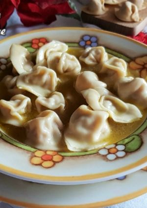 Foto di Cappelletti in brodo di cappone