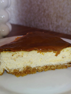 Una foto de Tarta mousse de queso crema y dulce de leche
