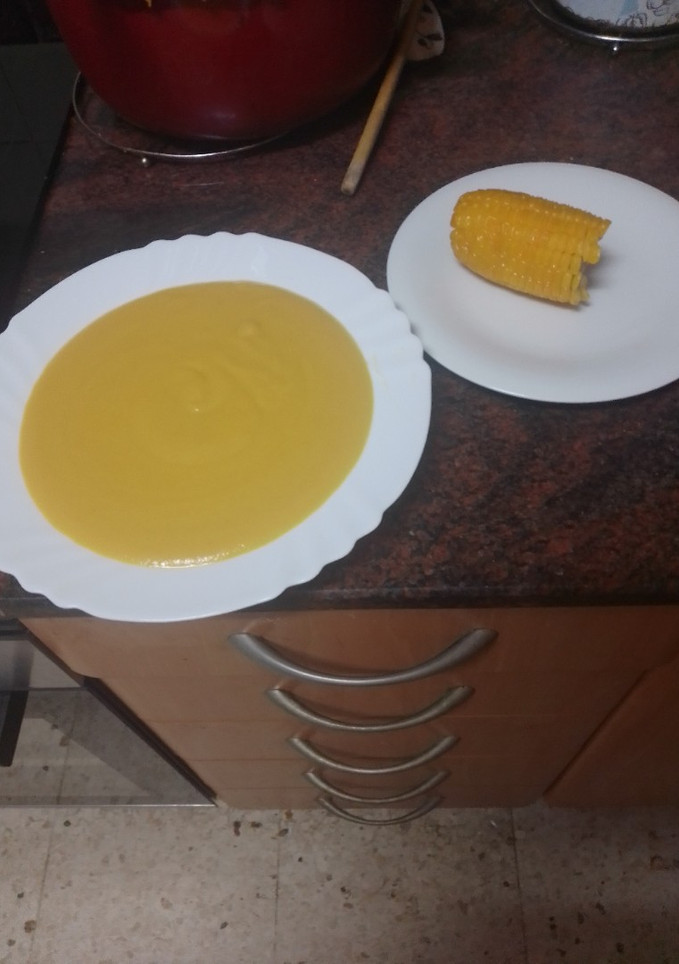 Una foto de Crema de verduras con piña (mazorca de maíz)