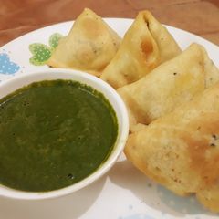A picture of Samosa with aloo stuffing.
