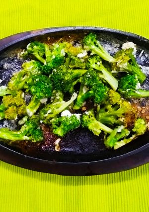 A picture of Roasted Brocolli.