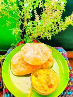 লা-জবাব লুচি আলুর দম (La-Jabab Luchi Aloor Dum Recipe in Bengali) রেসিপির প্রধান ছবি