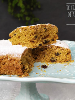 Una foto de Torta con harina de avena y pasas de uva
