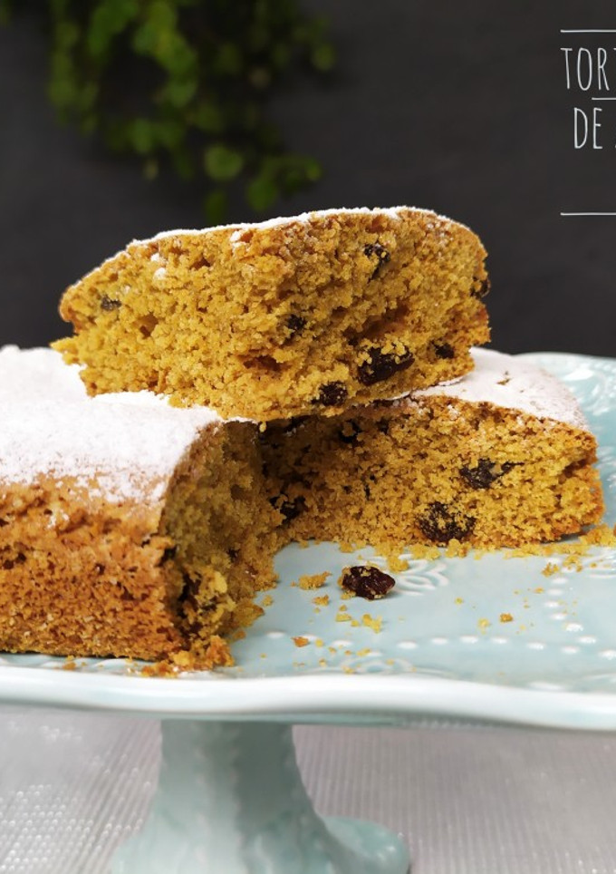 Una foto de Torta con harina de avena y pasas de uva