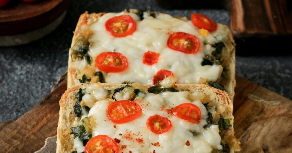 Resep Creamy Spinach Toast oleh cutzamania - Cookpad