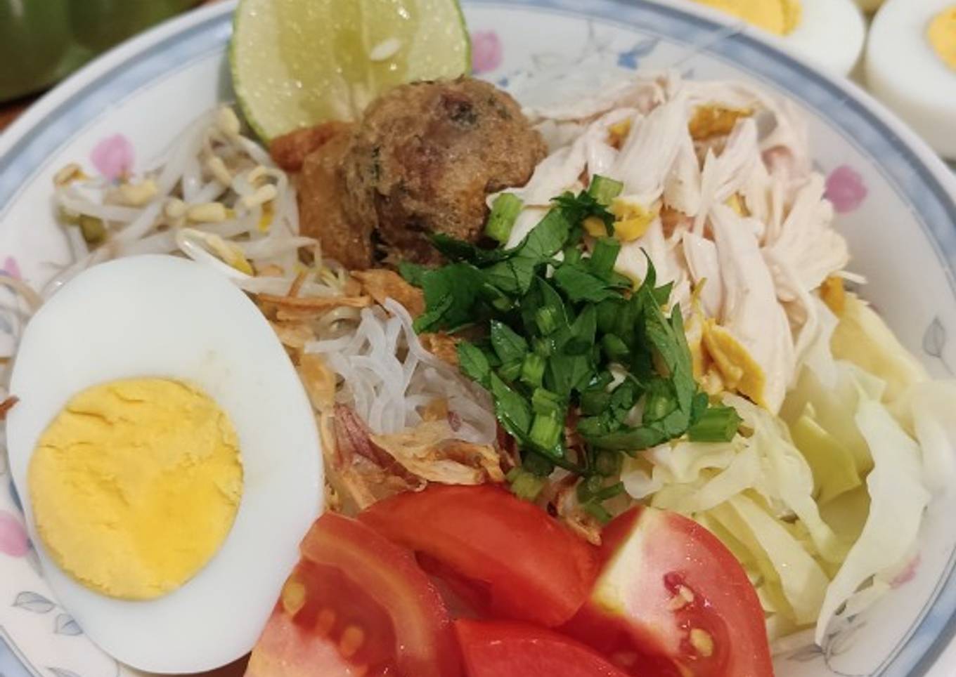 Soto Ayam Komplit Kuah Sedap dan Wangi