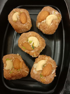 A picture of Wheat Khoya Pinni.