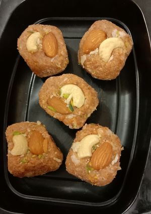 A picture of Wheat Khoya Pinni.