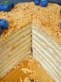 Una foto de Fantástica tarta rusa de miel Medovik // Russian honey cake