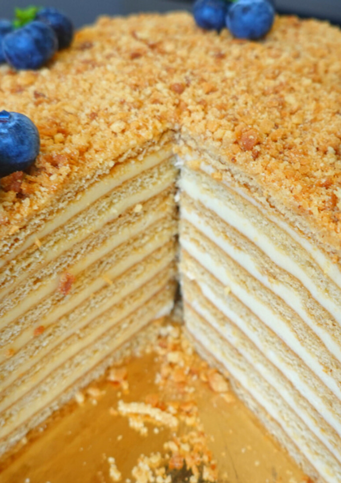 Una foto de Fantástica tarta rusa de miel Medovik // Russian honey cake