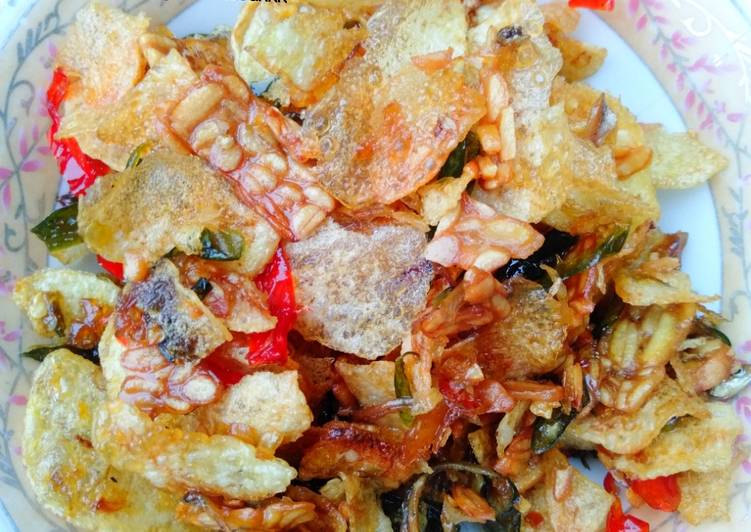 Bagaimana Membuat Keripik kentang,tempe+teri bumbu iris😍 yang Lezat Sekali