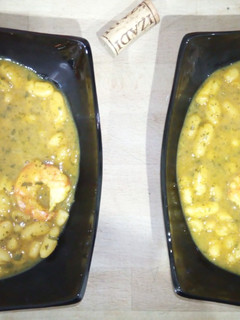 Una foto de Judías Blancas con Gambones en Salsa Verde